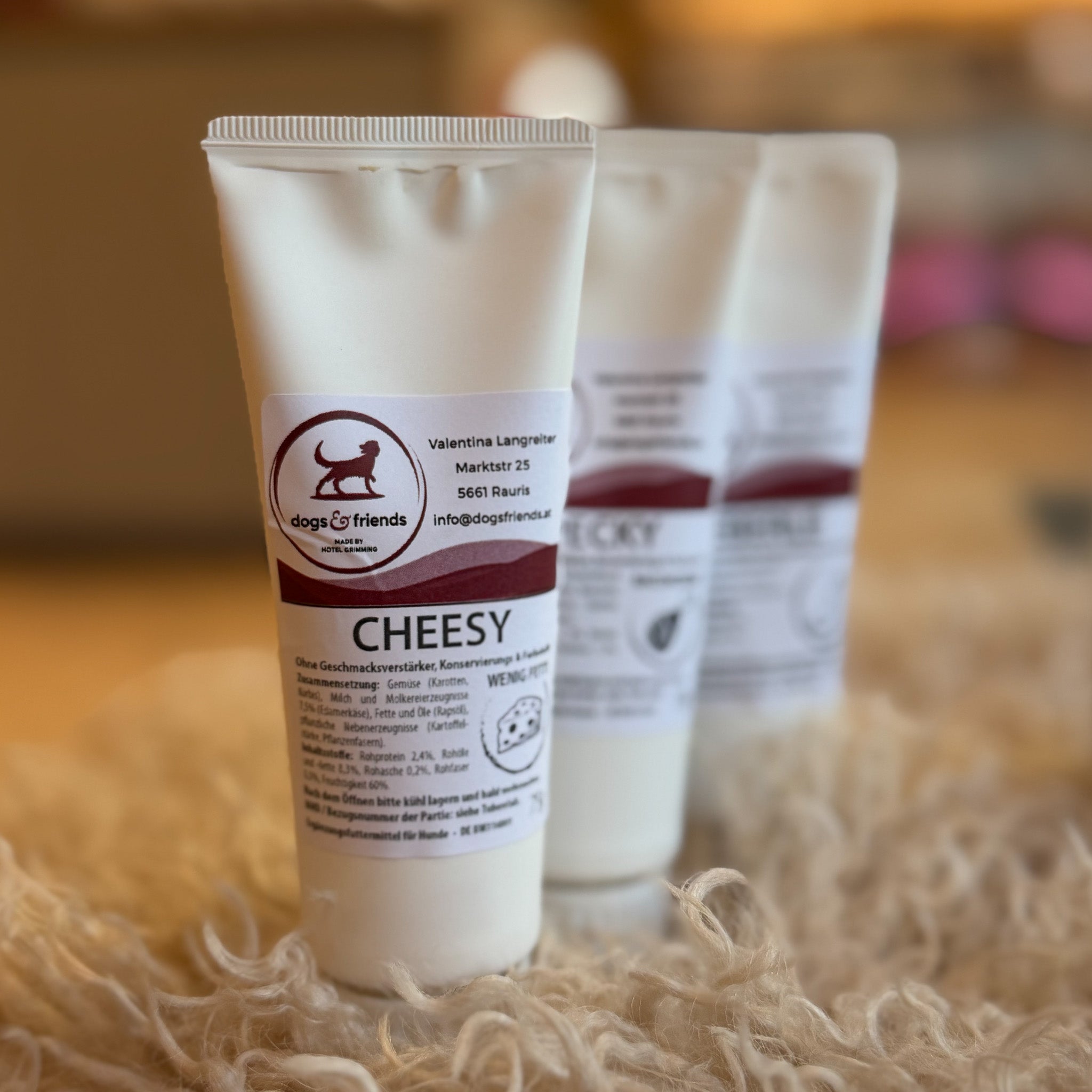 dogs&friends Tube „Cheesy” 75g sehr fettarm