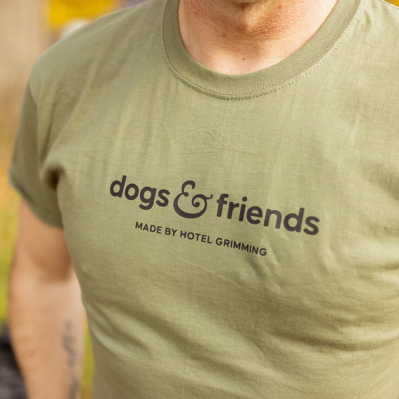 dogs&friends Basic Shirts Herren (Schriftzug)