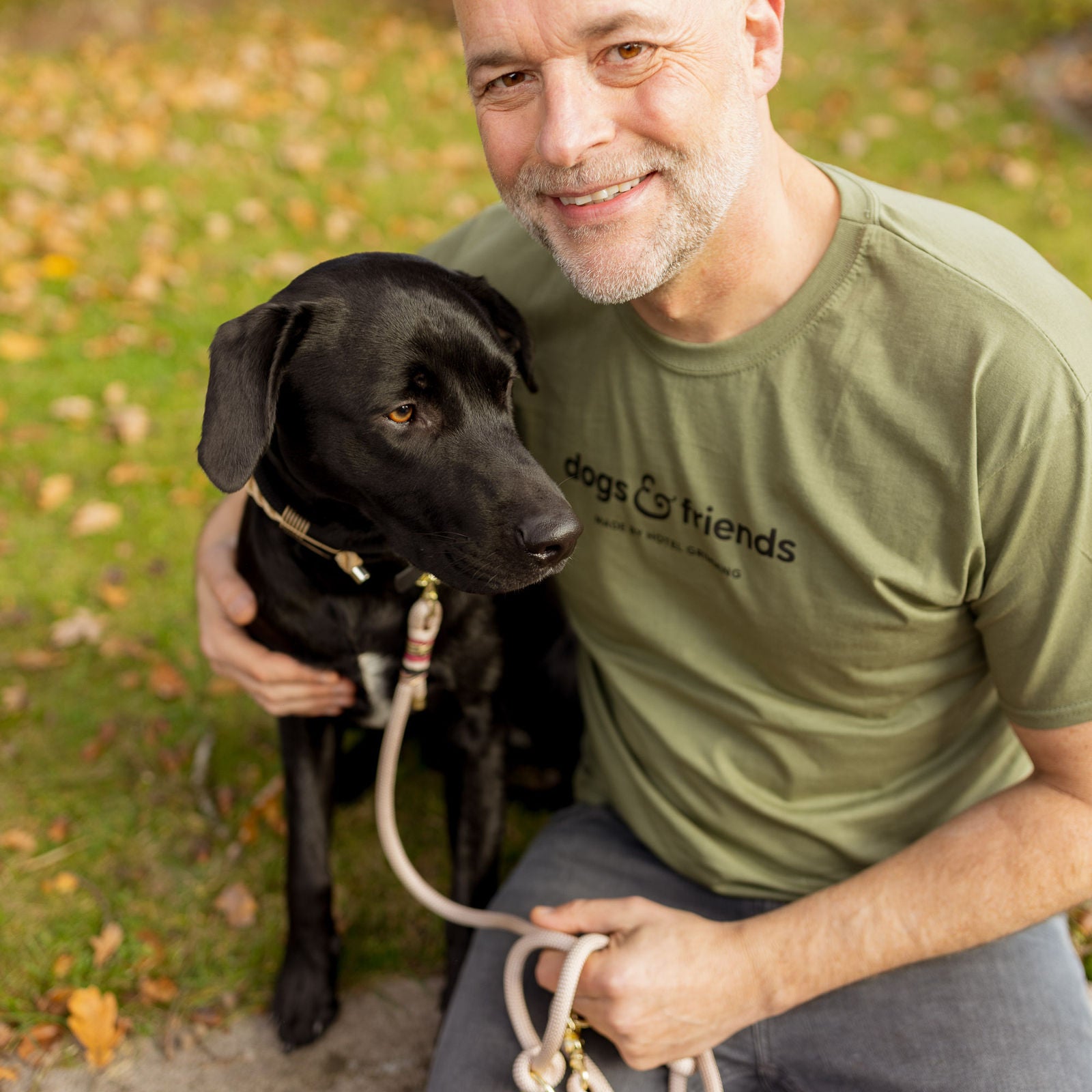 dogs&friends Basic Shirts Herren (Schriftzug)